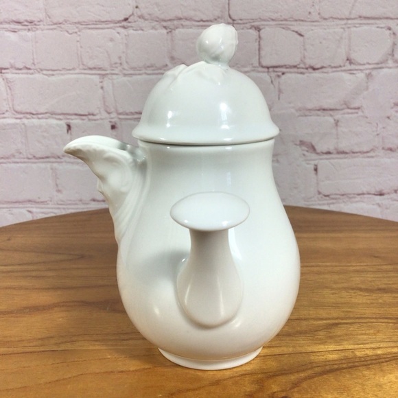 Vintage Porcelain Lidded Creamer Syrup Server - 8oz - Picture 5 of 8